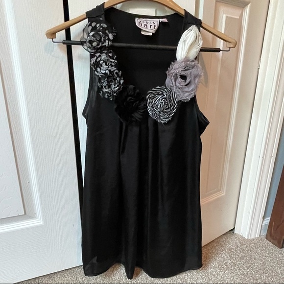 KEREN hart Tops - 𝅺KEREN Hart black sleeveless shirt